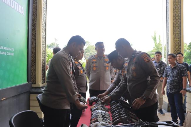 Kapolres Kampar Dampingi Tim Polda Riau dalam Pemeriksaan Senpi Dinas, Tidak Ditemukan Pelanggaran