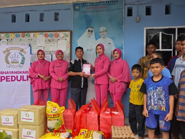 Peduli Sesama, Ketua Bhayangkari Ranting Tambang Beri Bantuan Sosial ke Panti Asuhan
