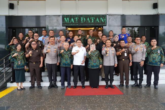 Kapolda Riau Pererat Sinergitas, Awali Halal Bihalal dari Kodam hingga Pengadilan Tinggi