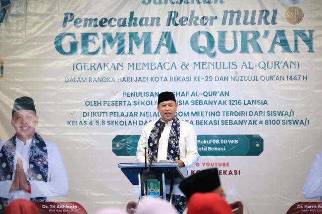 Pemkot Bekasi Raih Rekor Muri Libatkan Ribuan Orang Membaca Dan Tulis Mushaf Quran