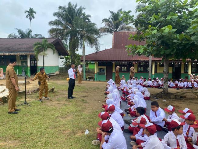 Polsek XIII Koto Kampar Sosialisasi Bahaya Narkoba dan Bullying di SD 02 Batu Bersurat