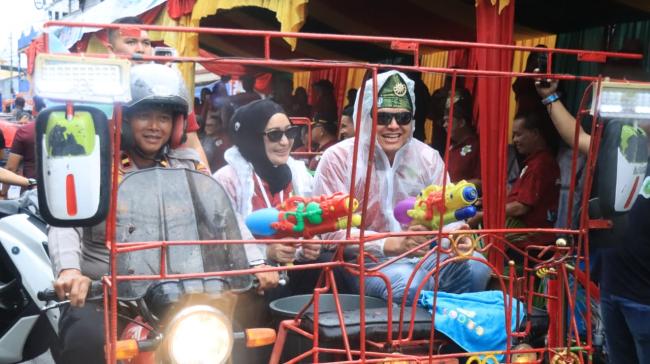 Meriahnya Festival Perang Air di Riau: Merawat Tradisi, Jaga Persaudaraan