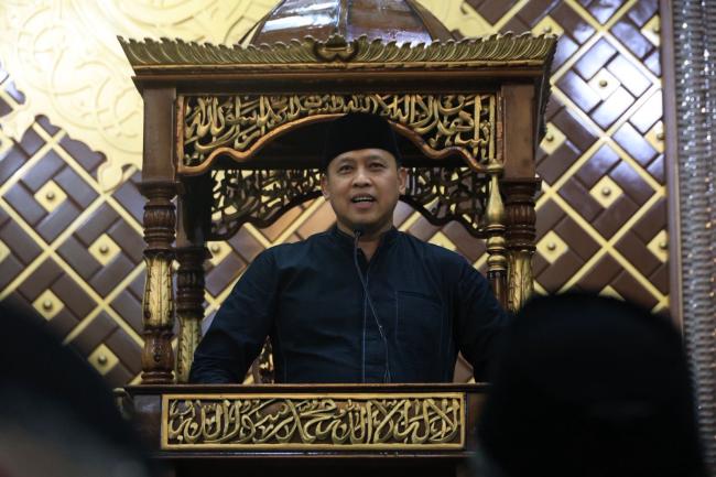 Wali Kota Bekasi Tarawih Keliling di Masjid Jami Nurul Ikhwan, Sampaikan Perkembangan Tata Kelola K